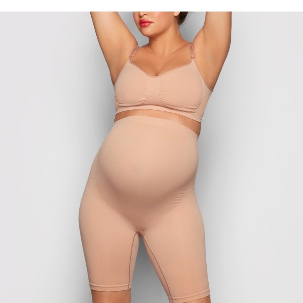 SKIMS Maternity High Waist sculpt Shorts in Sienna